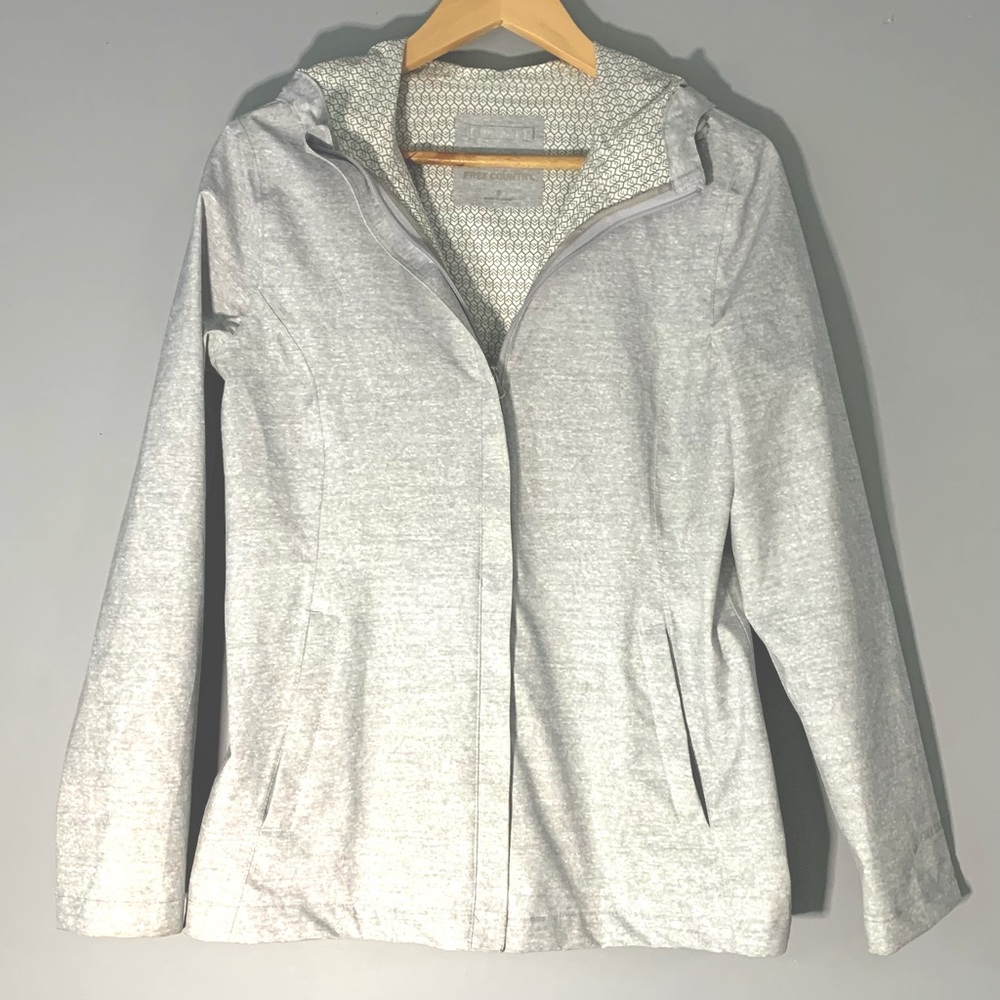 FREE COUNTRY Woman’s Rain Jacket Silver:Gray with pockets and hood.